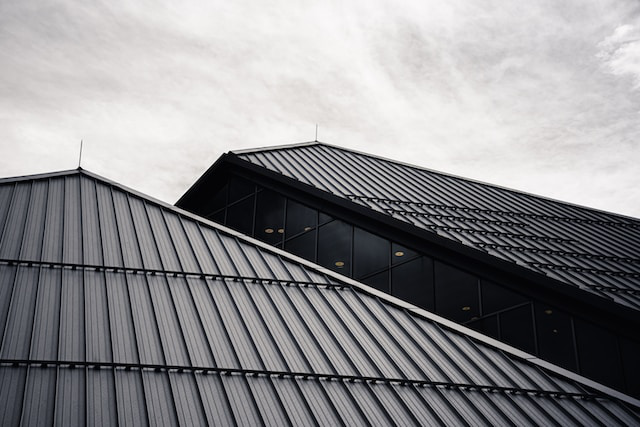 Choosing the Right Commercial Roofing Material